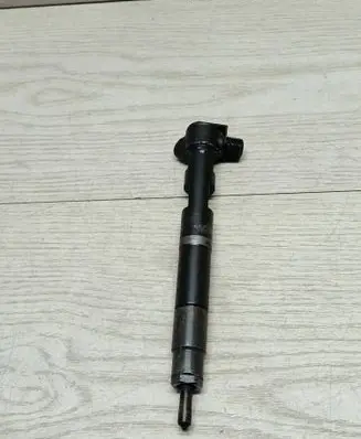 Mercedes-Benz C W204 Fuel injector 28342997 A6510704987 7NF2CUS2T