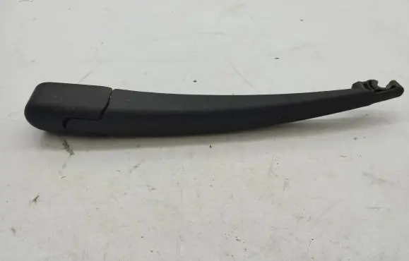 Hyundai i30 Rear wiper blade arm