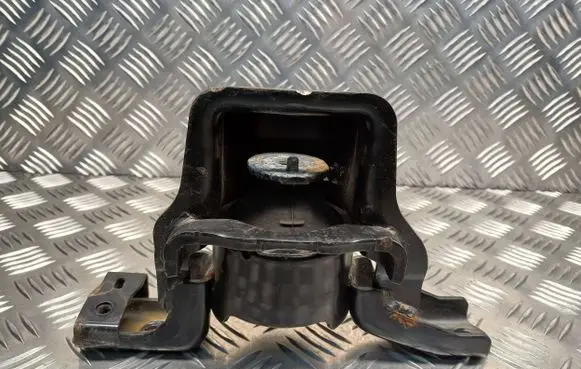 Toyota Urban Cruiser (XP110) Engine mount bracket