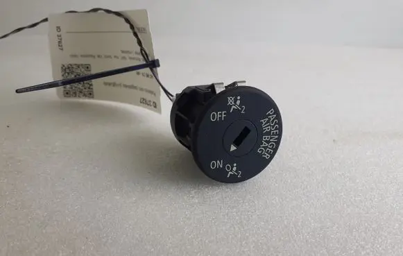Passenger airbag on/off switch