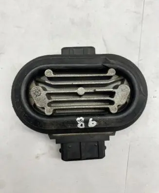 Audi A4 S4 B5 8D Ignition amplifier control unit 8D0905351