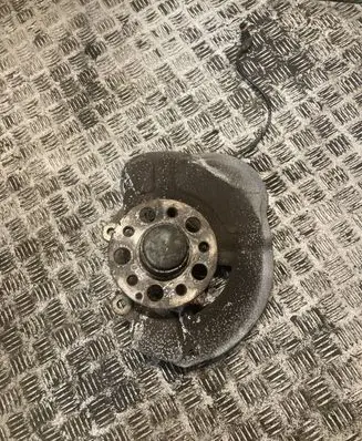 Mercedes-Benz CLS C218 X218 Front wheel hub 2183320901 A2183320901