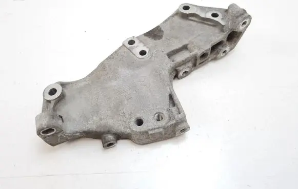 Opel Vivaro Engine mounting bracket 8201011432