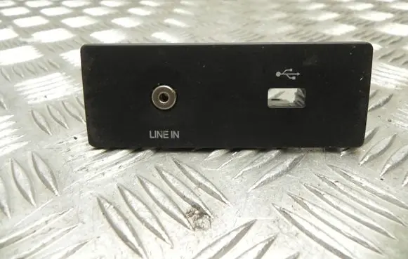 Ford Focus EUR ISO radio connector CM5T044K62AA T8618