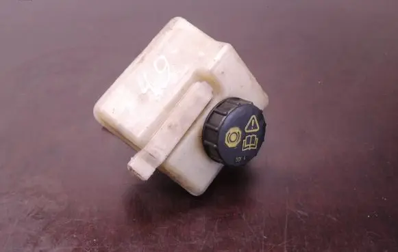Volvo XC90 Brake fluid reservoir 03350886151 D49