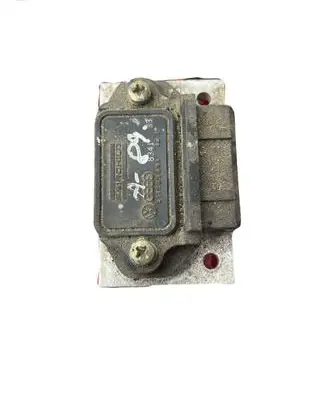 Audi 80 90 S2 B4 Ignition amplifier control unit 211905351