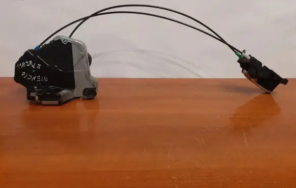 Toyota Avensis T270 Coupe door lock (next to the handle) 11828 7D2603