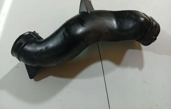 Air intake hose/pipe