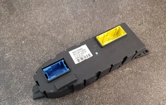 Peugeot 607 Seat control module 9633120680