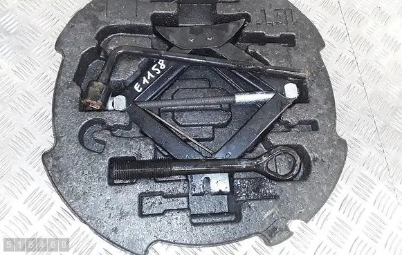 Hyundai i30 Tool set 09100g4100