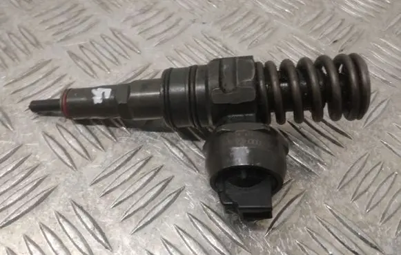 Volkswagen PASSAT B5.5 Fuel injector 038130073AJ