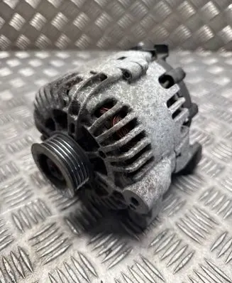 Toyota Avensis T270 Generator/alternator 8574045 2619890A S39AN15