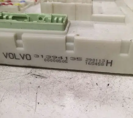Volvo V40 Fuse module 31394135 00000505