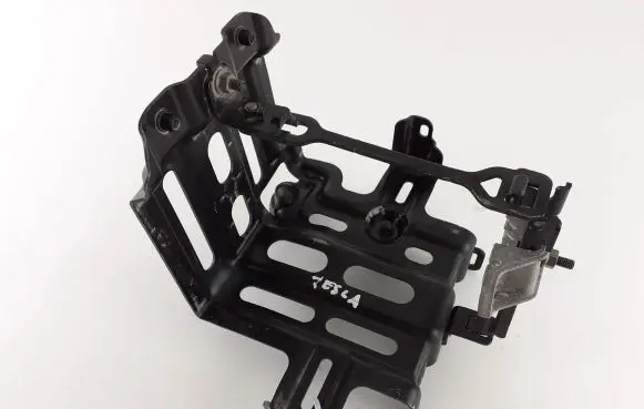 Battery bracket