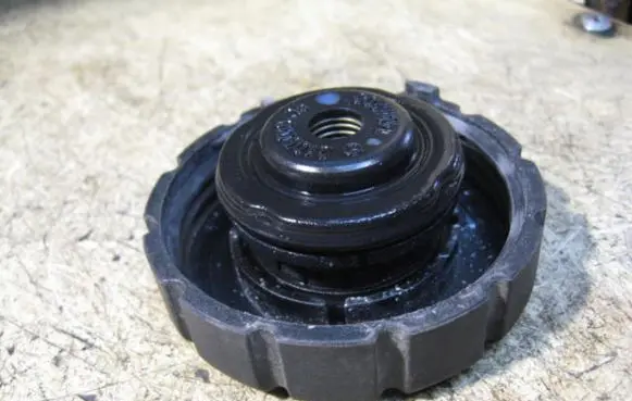 Mercedes-Benz C W203 Coolant expansion tank/reservoir cap 2105010415