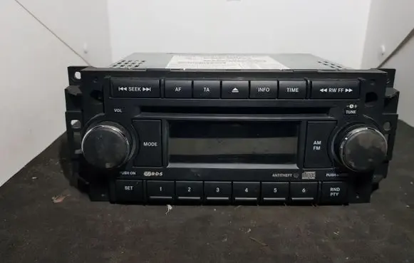 Jeep Cherokee Radio/CD/DVD/GPS head unit P05064067AE