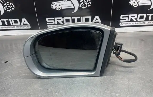 Mercedes-Benz C W203 Front door electric wing mirror 413133417