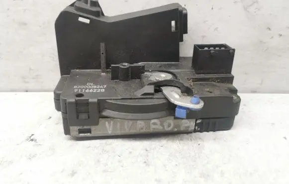 Opel Vivaro Front door lock 8200008247