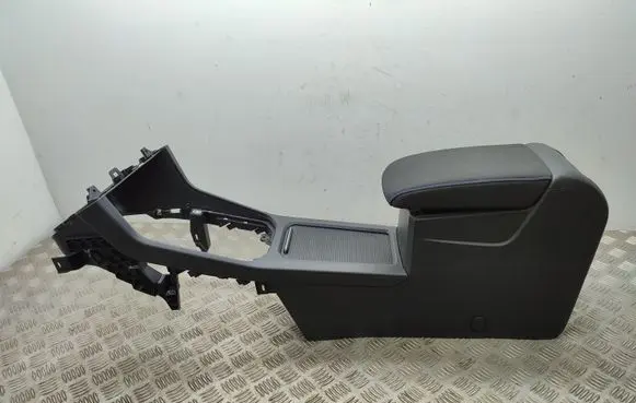 Volkswagen Golf Sportsvan Armrest