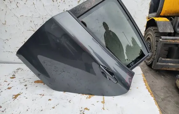 Peugeot 208 I Rear door 