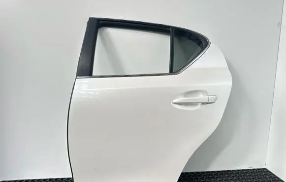 Lexus CT 200H Rear door 
