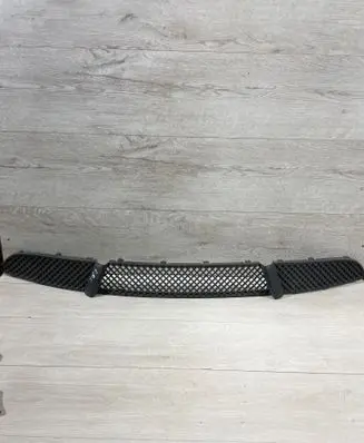 BMW 1 E81 E87 Front bumper lower grill 7166605