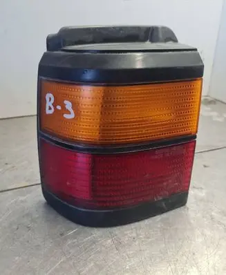 Volkswagen PASSAT B3 Rear/tail lights 333945111