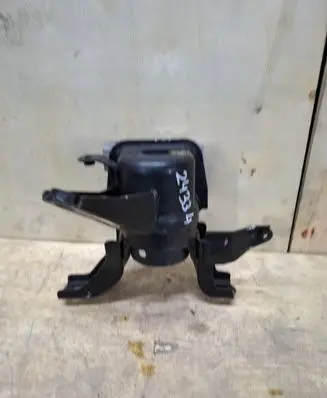 Toyota Prius (XW30) Engine mount bracket 