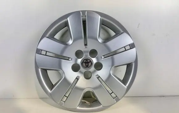 Toyota Avensis T250 R15 wheel hub/cap/trim 