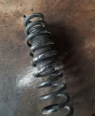 Volkswagen Touareg I Front coil spring
