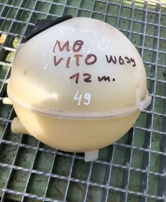 Mercedes-Benz Vito Viano W639 Coolant expansion tank/reservoir