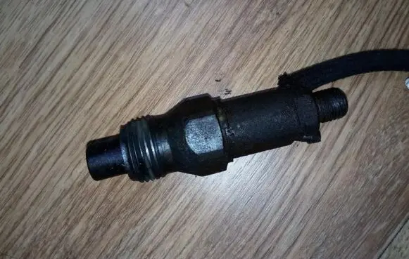 Volvo S40, V40 Fuel injector LCR6735401D