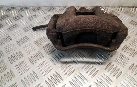 Toyota Auris E180 Front brake caliper