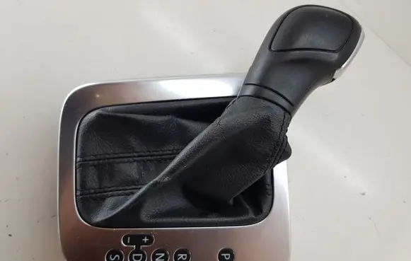 Volkswagen Sharan Gear lever shifter trim leather/knob 7N2713203B