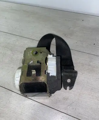Ford Focus Rear seatbelt 040676 4010