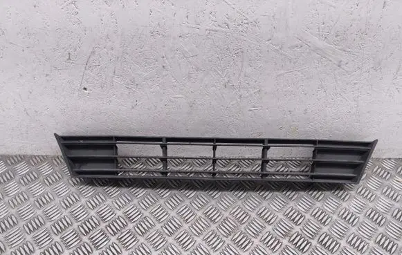 BMW 5 F10 F11 Front bumper lower grill 18008610 7331724