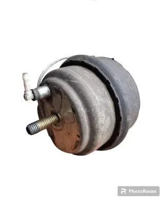 Engine mount bracket