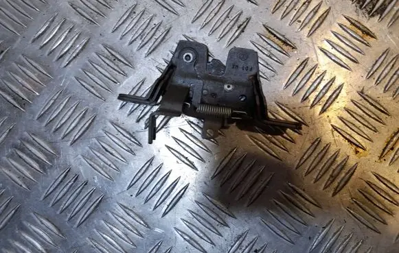 Volkswagen Jetta VI Seat back rest lock catch 