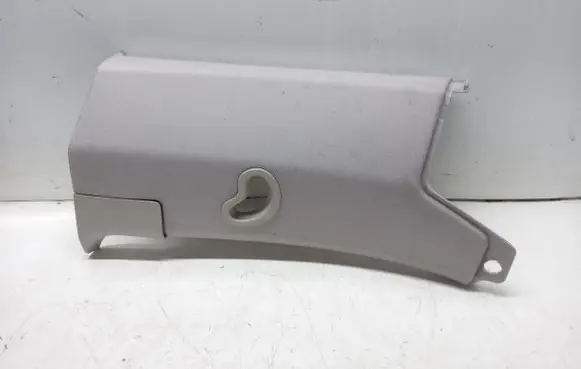 Land Rover Discovery 3 - LR3 (D)pillar trim (top) 631240031