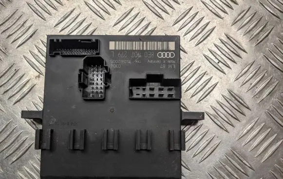 Audi A4 S4 B6 8E 8H Comfort/convenience module 8E0907279L