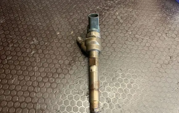 BMW 5 F10 F11 Fuel injector 0445110616