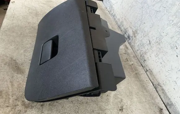 Opel Astra K Glove box