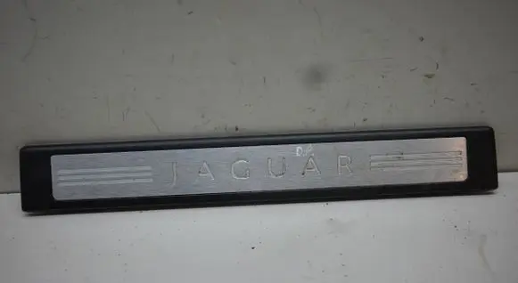 Jaguar XF X250 Front sill trim cover 8X2313200AF