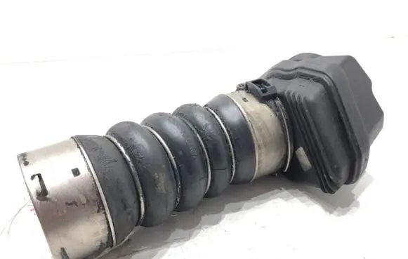 BMW 5 F10 F11 Intercooler hose/pipe 8513672