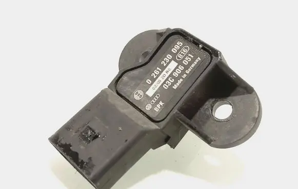 Volkswagen Golf Plus Air pressure sensor 03C906051 0261230095