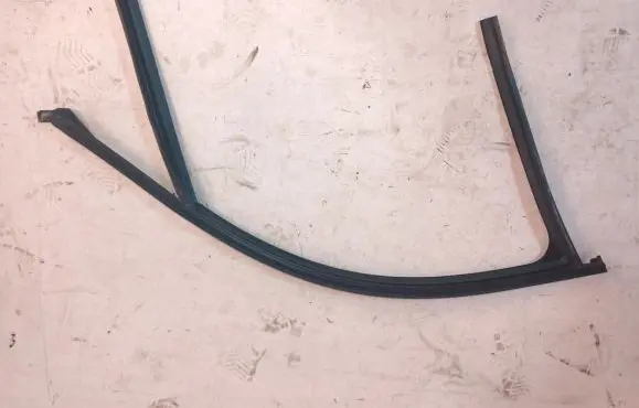 BMW 3 E90 E91 Rubber seal front coupe door window 