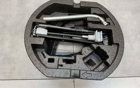 Skoda Fabia Mk3 (NJ) Lift Jack 6R0011031K