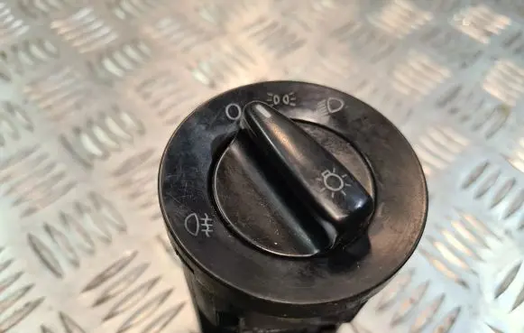 Volkswagen Golf IV Light switch 1C0941531