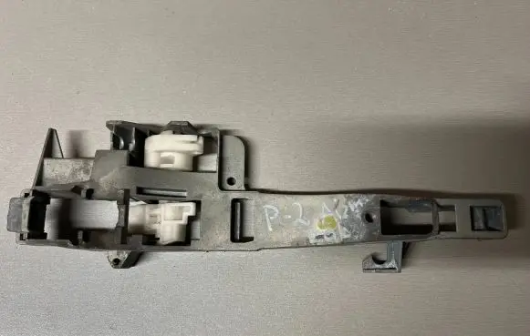 Rear door exterior handle/bracket
