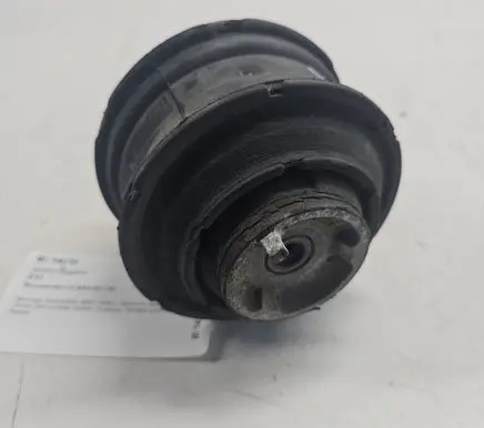 Mercedes-Benz E W211 Engine mount bracket